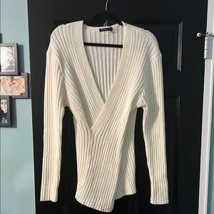 NEW Elegant White V-Neck Sweater Size L